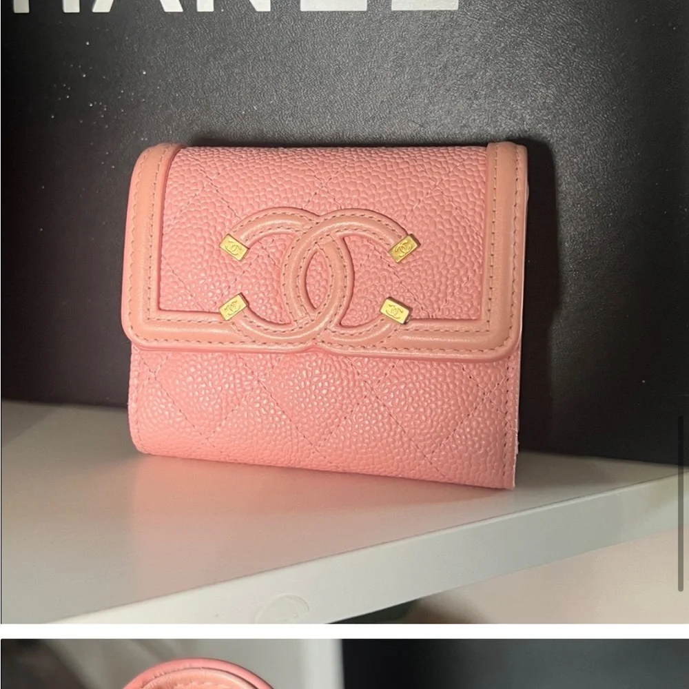 CHANEL Pink Quilted Vanity Camera Crossbody Bag with Matching Wallet - Picture 4 of 9
